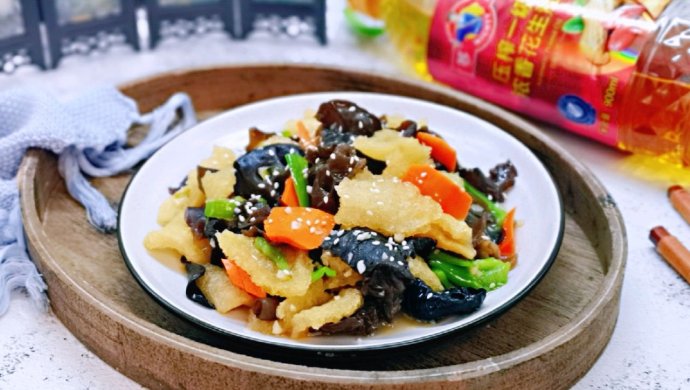 金牌本帮肉皮炒木耳