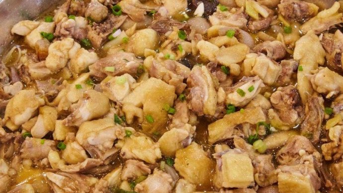 黄焖三黄鸡