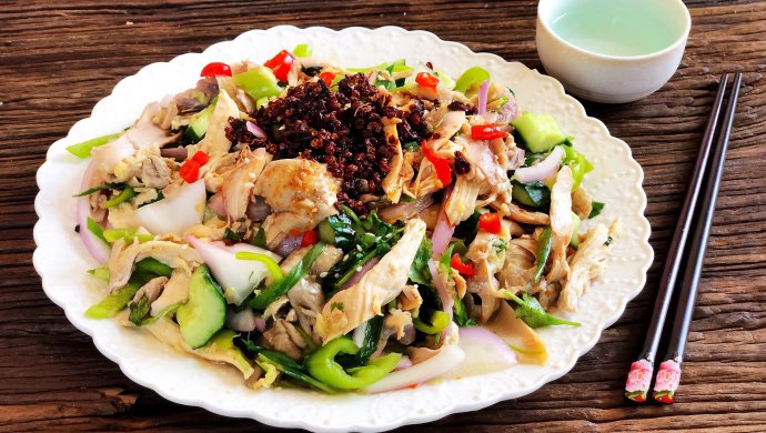 粗旷的新疆手撕椒麻鸡