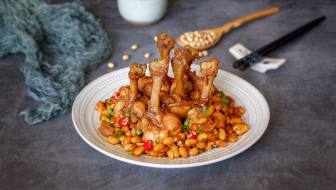 黄豆焖鸡腿