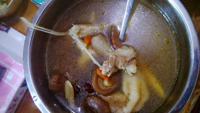 冬菇排骨鸡脚汤
