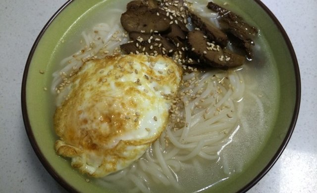 鸭肝鸡蛋面