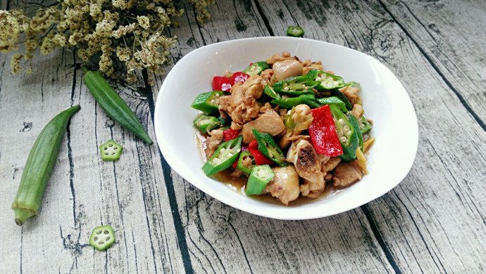 秋葵炒鸡腿肉
