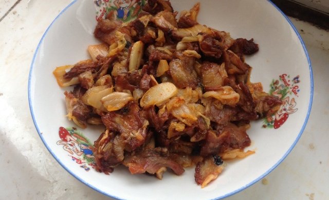 辣白菜炒猪头肉