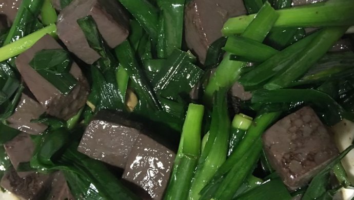 【蓓妈美食】韭菜炒猪红-最直接的补血圣品