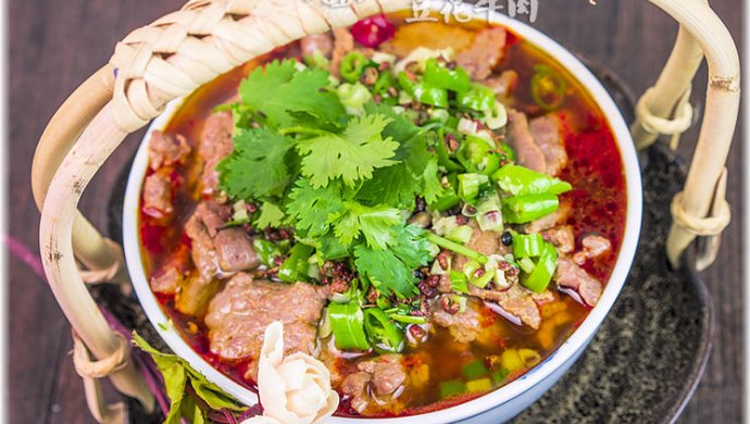 麻辣的《豆花水煮牛肉》