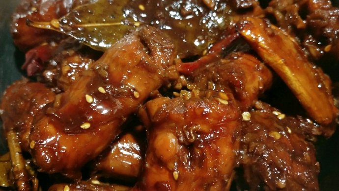 秘制酱香鸭脖