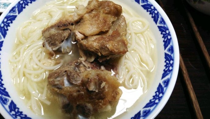 早餐-清炖龙骨汤面