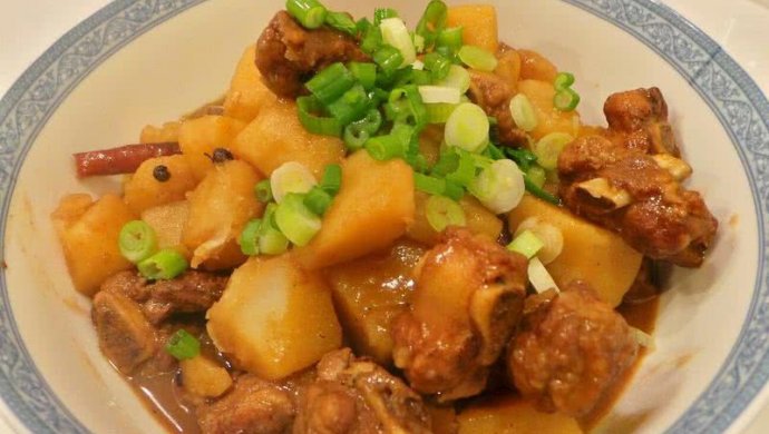 私房土豆炖排骨
