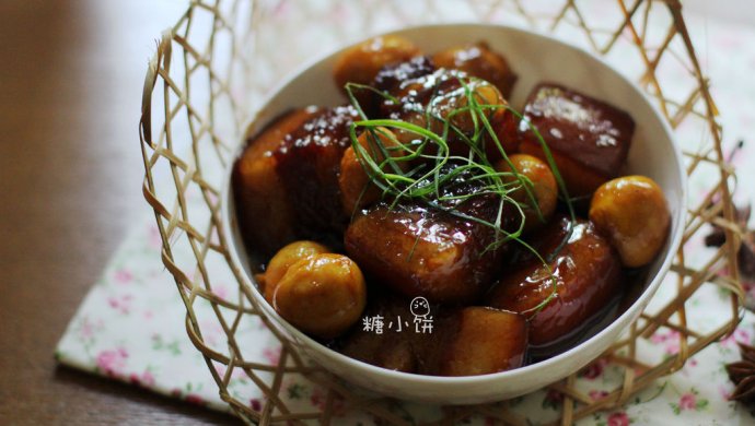 【鹌鹑蛋红烧肉】