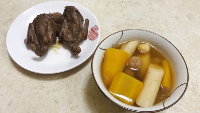 黄萝卜鹌鹑汤