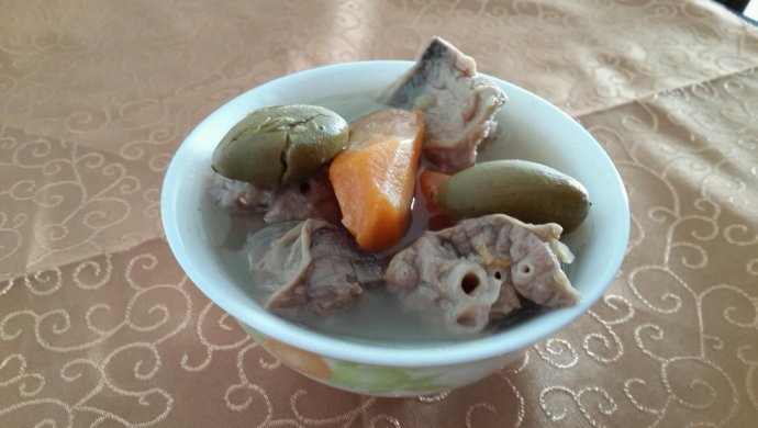青橄榄红萝卜煲猪肺