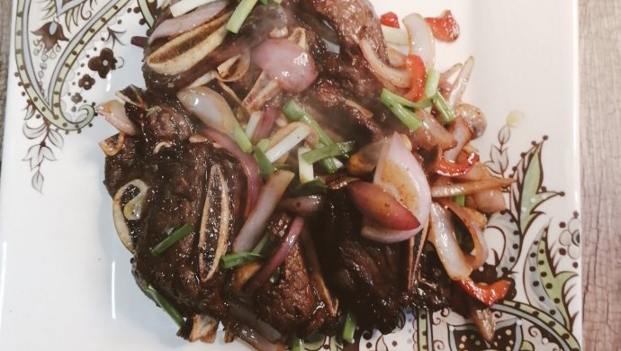 好吃不过带骨肉-黑椒蒜香牛仔骨