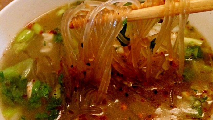 蹦是味的自制牛杂骨汤