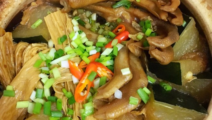 鸭掌煲