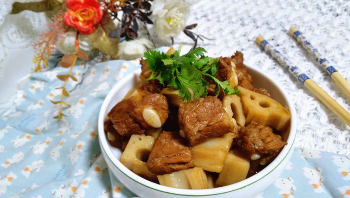 脆骨肉炖莲藕