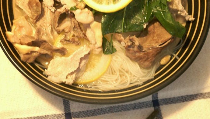 柠檬焯肉米粉汤