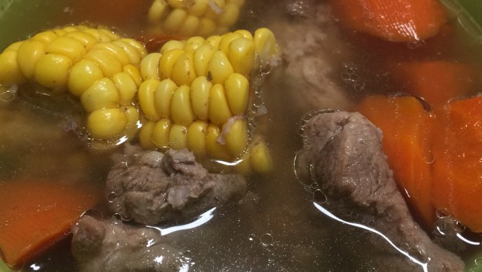 胡萝卜玉米炖龙骨