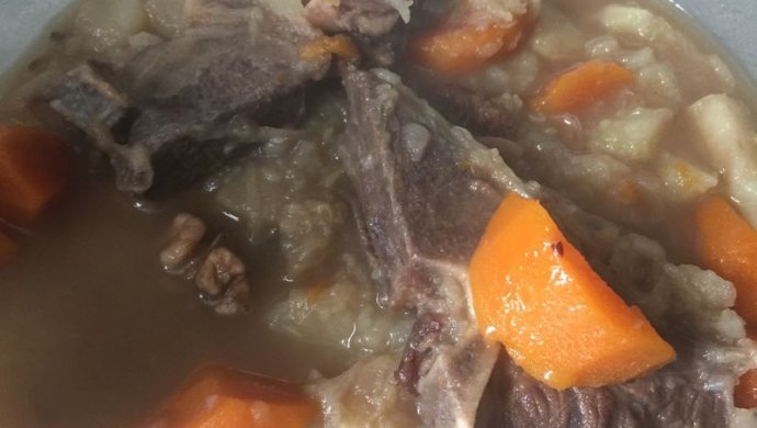 胡萝卜土豆炖牛骨