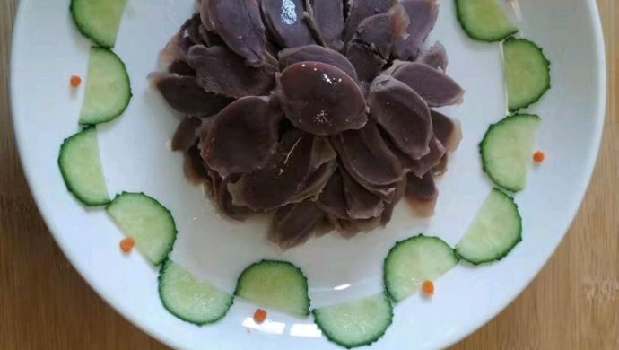 鸭肫用最简单原始的方法制做，越嚼越香非常好吃