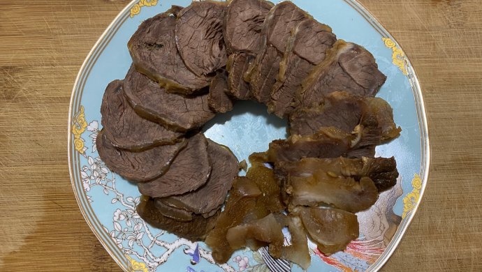 香卤牛腱子