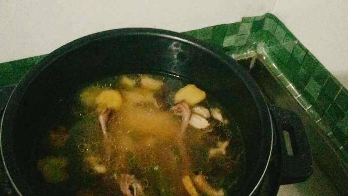 清炖香菇鸽子汤