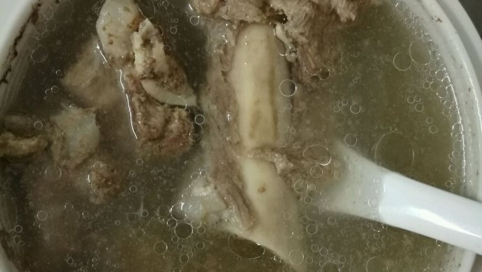 炖龙筒骨头汤