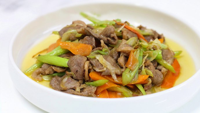 下饭菜炒鸭胸肉，跟肉丝一样炒来吃