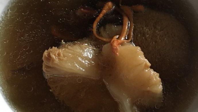 虫草花猴头菇炖龙骨