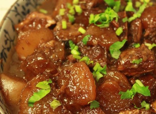 萝卜烧牛筋腩
