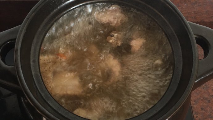 鸭肉排骨补汤