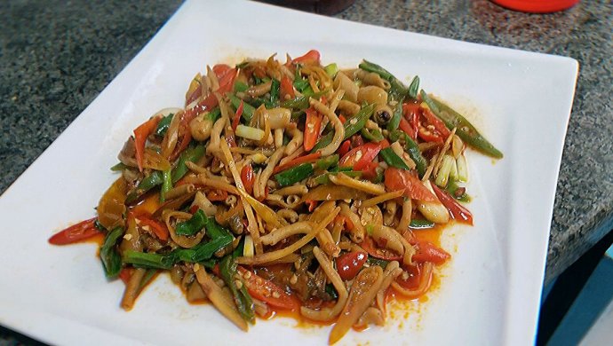双椒爆炒鸭肠，美味祛寒爽口，适合冬季