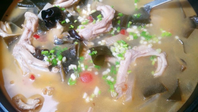 酸萝卜鸭掌汤