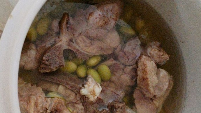 毛豆炖龙骨汤