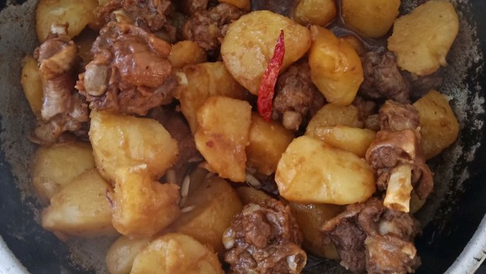 鸭翅根炖土豆