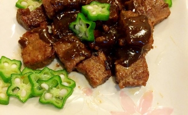 秋葵煎西冷牛排