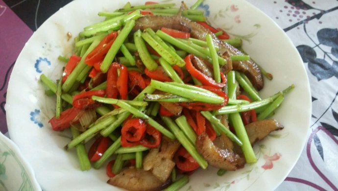 藜蒿炒猪头肉