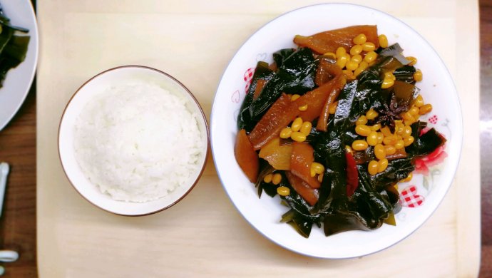 猪皮黄豆炖海带