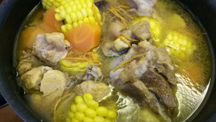 猪筒骨老母鸡炖汤