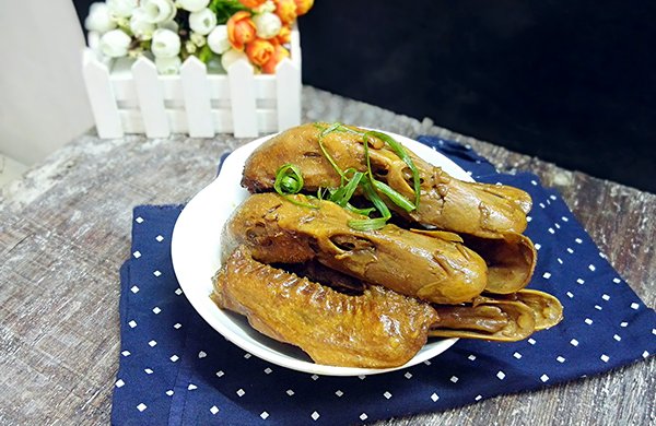 电饭锅香焖鸭头
