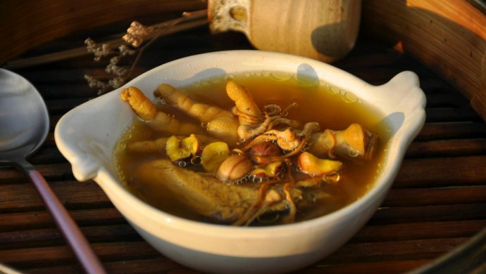虫草花红莲鸡骨架汤