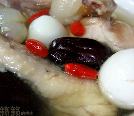 四圆炖三黄鸡汤