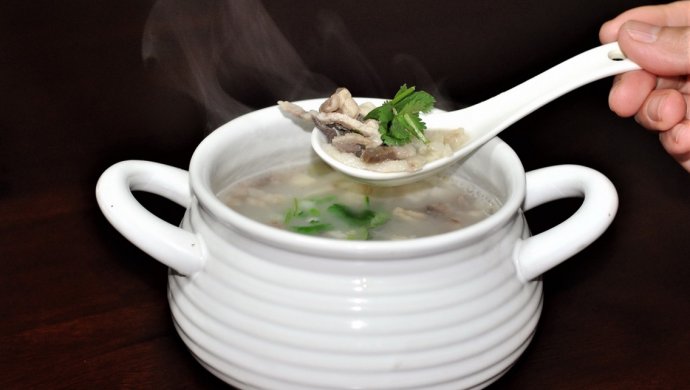 牛奶色羊杂汤