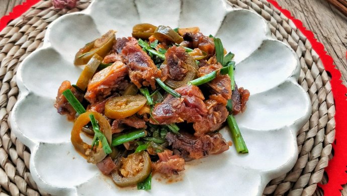 秘?年味??双椒炒腊鸭腿 咸香味美