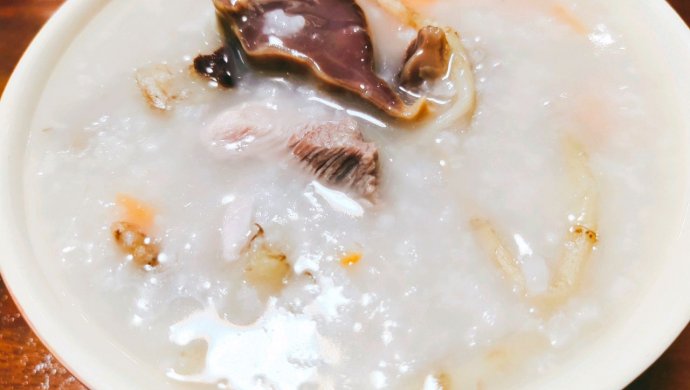 清热解毒的鱼腥草腊鸭胗瘦肉粥