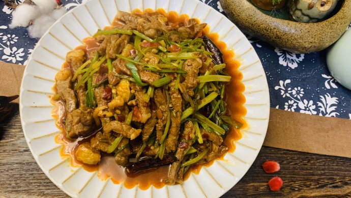 营养低脂系列：芹菜泡椒牛肉