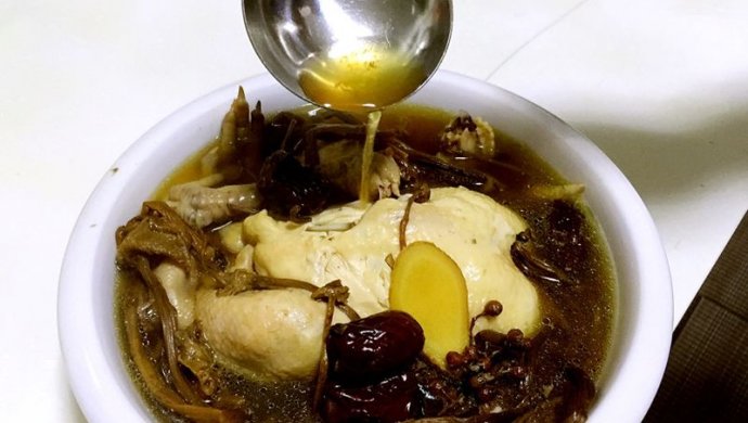 茶树菇炖三黄鸡