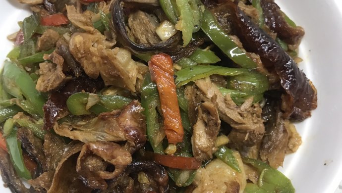 辣椒炒烤鸭肉