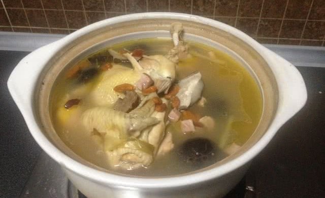 香菇炖鸡汤