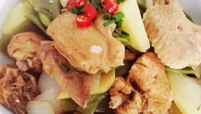 土豆豆角炖三黄鸡